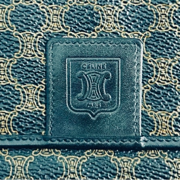 Celine Wallet in EUC Vintage - Picture 2 of 11